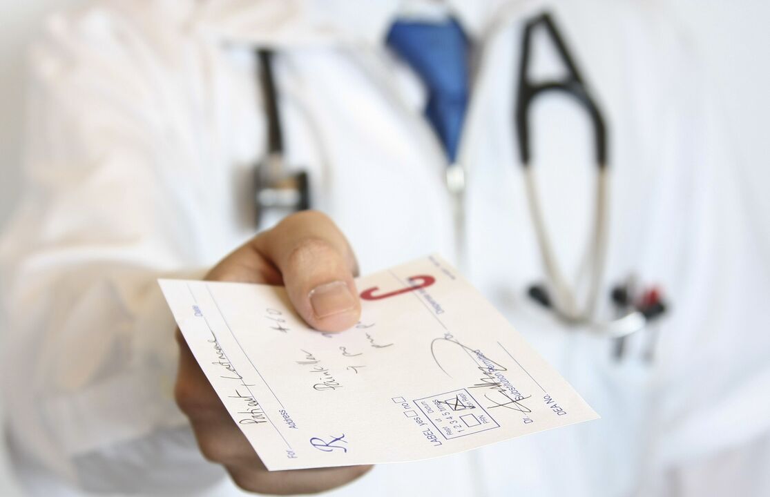 医師は50歳以降の精力の問題の治療のための処方箋を与える